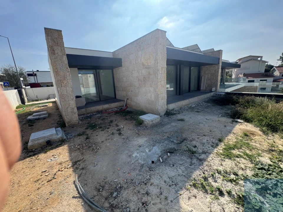 Moradia T3 para Venda em São Felix da Marinha Foto 28