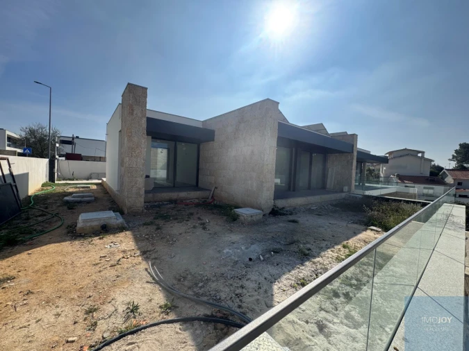 Moradia T3 para Venda em São Felix da Marinha Foto 2
