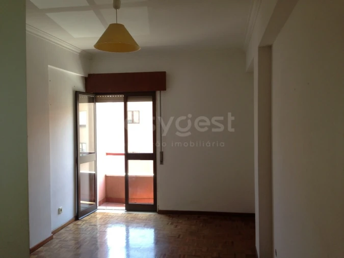 Apartamento T2 para Venda em Algueirão-Mem Martins Foto 5