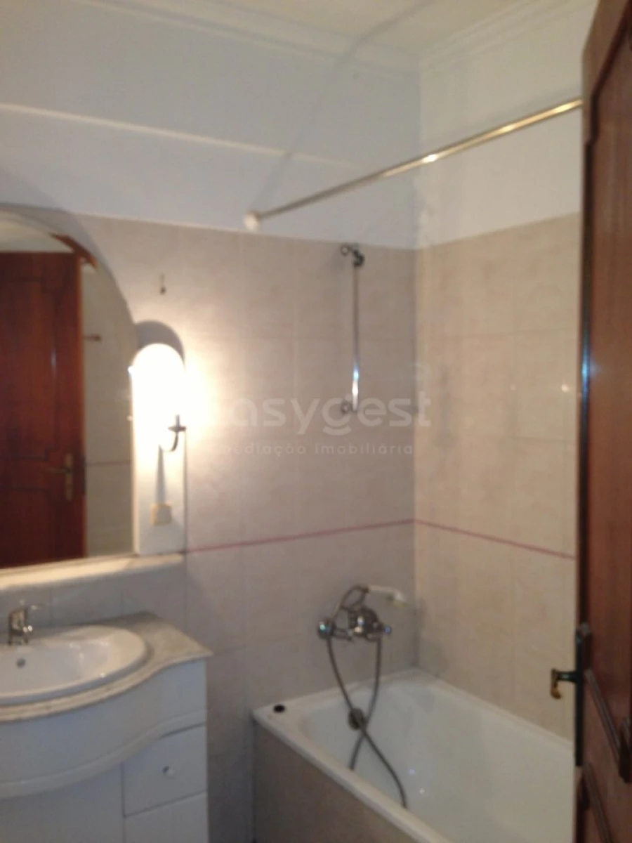 Apartamento T2 para Venda em Algueirão-Mem Martins Foto 8