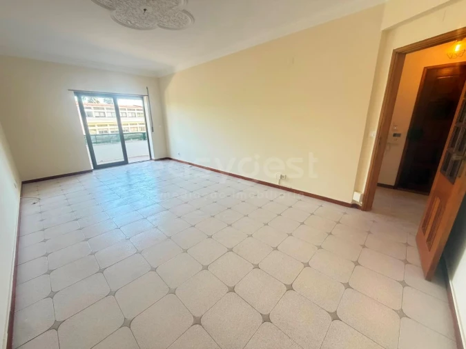 Apartamento T3 para Venda em Almada, Cova da Piedade, Pragal e Cacilhas Foto 3