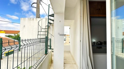 Apartamento T1 para Venda em Terrugem e Vila Boim