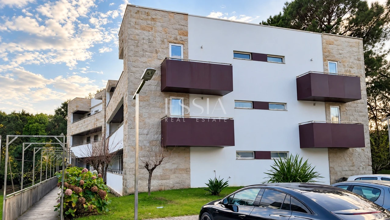 Apartamento T4 para Venda em Oliveira do Douro Foto 1