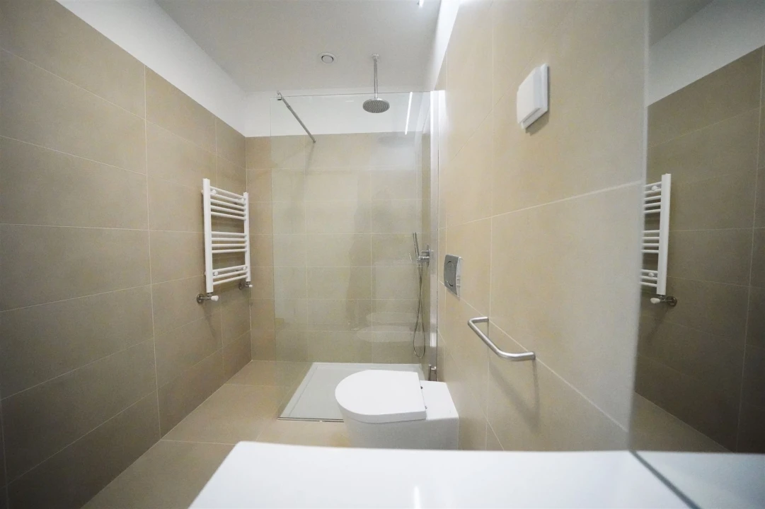 Apartamento T1 para Arrendamento em Azurem Foto 9