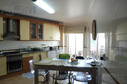 Apartamento T2 para Arrendamento em Queluz e Belas