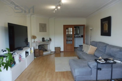 Apartamento T2 para Arrendamento em Queluz e Belas