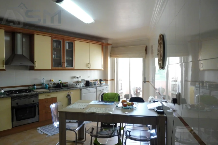 Apartamento T2 para Arrendamento em Queluz e Belas Foto 5