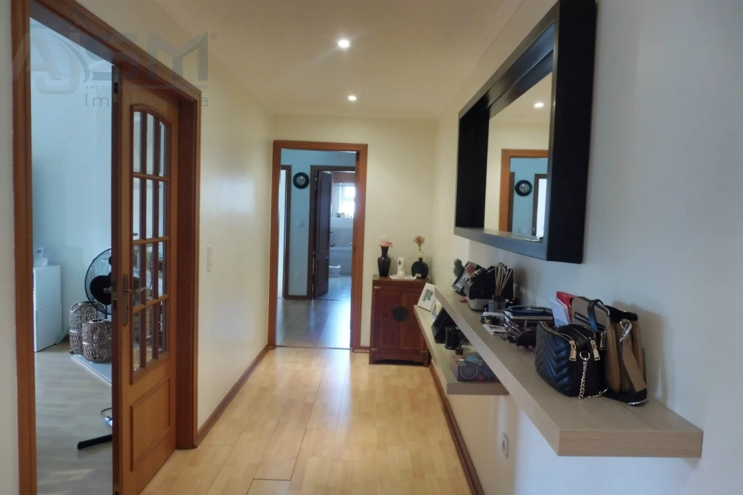 Apartamento T2 para Arrendamento em Queluz e Belas Foto 1