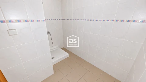 Loja para Venda em Lamego (Almacave e Sé)