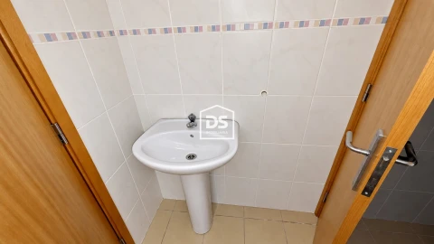 Loja para Venda em Lamego (Almacave e Sé)