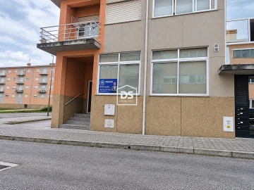 Loja para Venda em Lamego (Almacave e Sé)