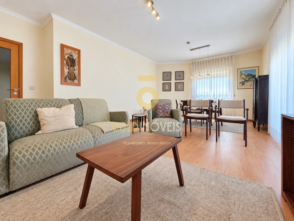 Apartamento T3 para Venda em Sobrado e Bairros Foto 1