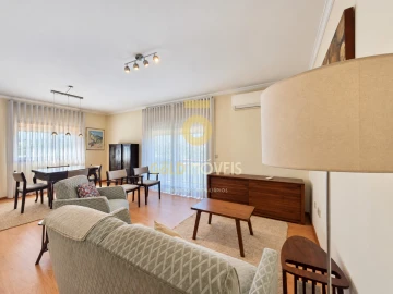 Apartamento T3 para Venda em Sobrado e Bairros