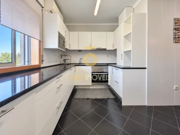 Apartamento T3 para Venda em Sobrado e Bairros