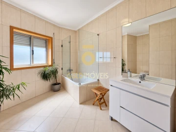 Apartamento T3 para Venda em Sobrado e Bairros