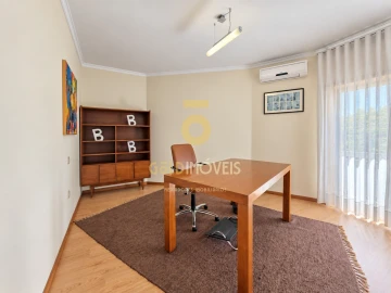 Apartamento T3 para Venda em Sobrado e Bairros