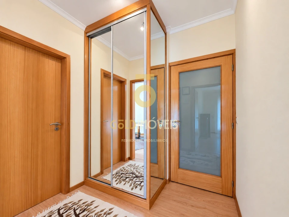 Apartamento T3 para Venda em Sobrado e Bairros Foto 3