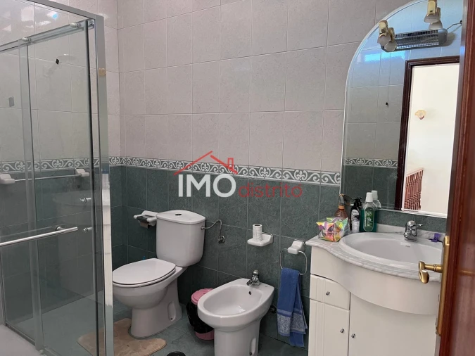 Moradia T4 para Venda em Sé e São Lourenço Foto 8