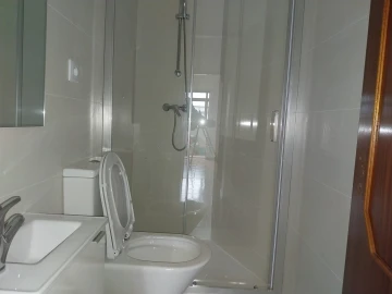 Apartamento T3 para Arrendamento em Santo Antonio dos Olivais