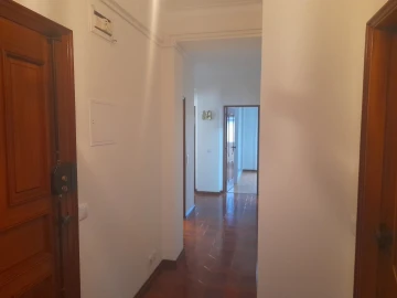 Apartamento T3 para Arrendamento em Santo Antonio dos Olivais