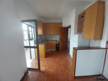 Apartamento T3 para Arrendamento em Santo Antonio dos Olivais