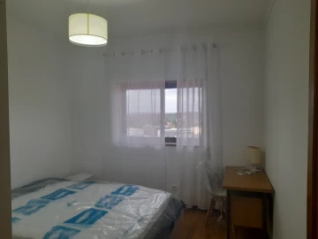 Apartamento T3 para Arrendamento em Santo Antonio dos Olivais