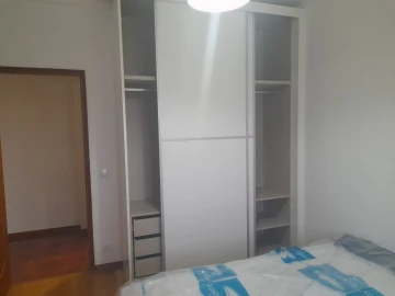 Apartamento T3 para Arrendamento em Santo Antonio dos Olivais