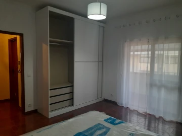 Apartamento T3 para Arrendamento em Santo Antonio dos Olivais