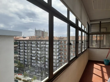 Apartamento T3 para Arrendamento em Santo Antonio dos Olivais
