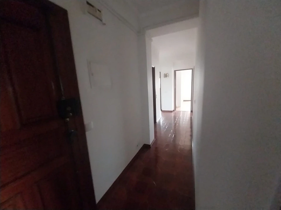 Apartamento T3 para Arrendamento em Santo Antonio dos Olivais Foto 11