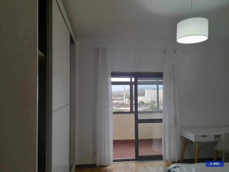 Apartamento T3 para Arrendamento em Santo Antonio dos Olivais Foto 12