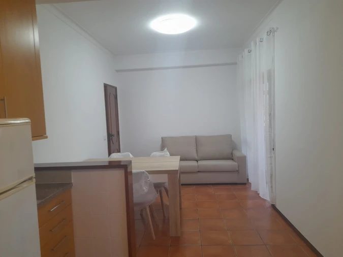 Apartamento T3 para Arrendamento em Santo Antonio dos Olivais Foto 2