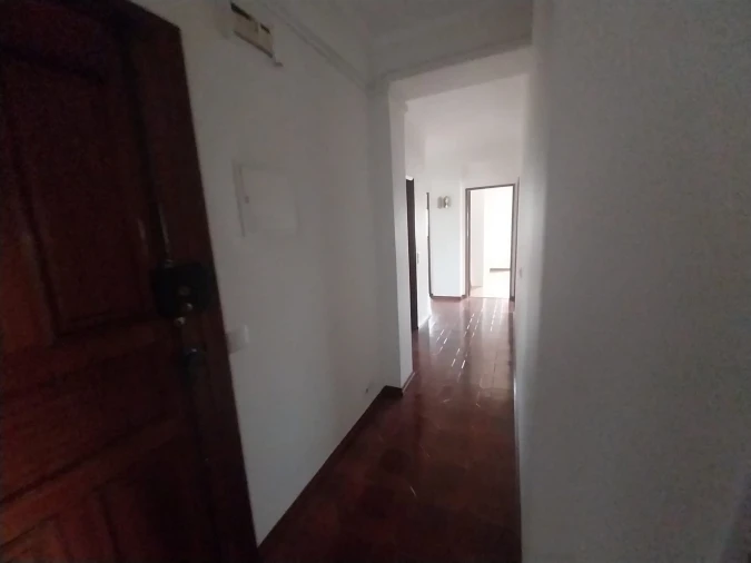 Apartamento T3 para Arrendamento em Santo Antonio dos Olivais Foto 11