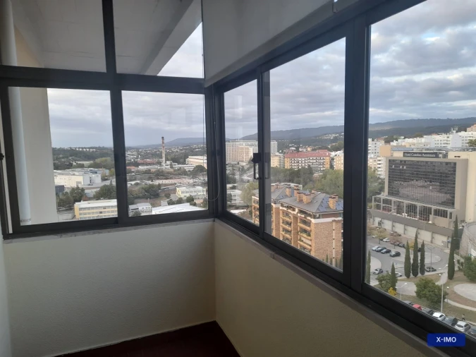 Apartamento T3 para Arrendamento em Santo Antonio dos Olivais Foto 14