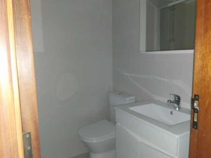 Apartamento T3 para Arrendamento em Santo Antonio dos Olivais Foto 10