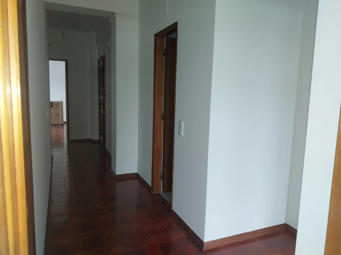 Apartamento T3 para Arrendamento em Santo Antonio dos Olivais Foto 8