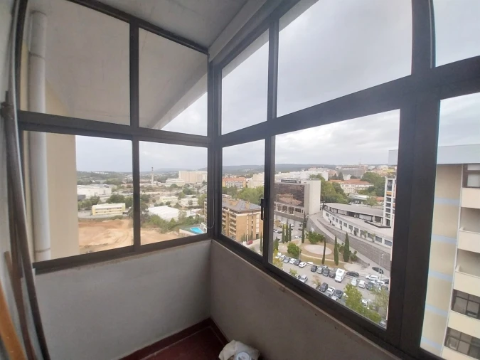 Apartamento T3 para Arrendamento em Santo Antonio dos Olivais Foto 12