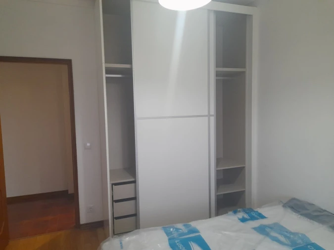 Apartamento T3 para Arrendamento em Santo Antonio dos Olivais Foto 9
