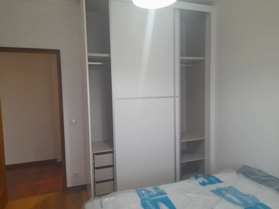 Apartamento T3 para Arrendamento em Santo Antonio dos Olivais Foto 9