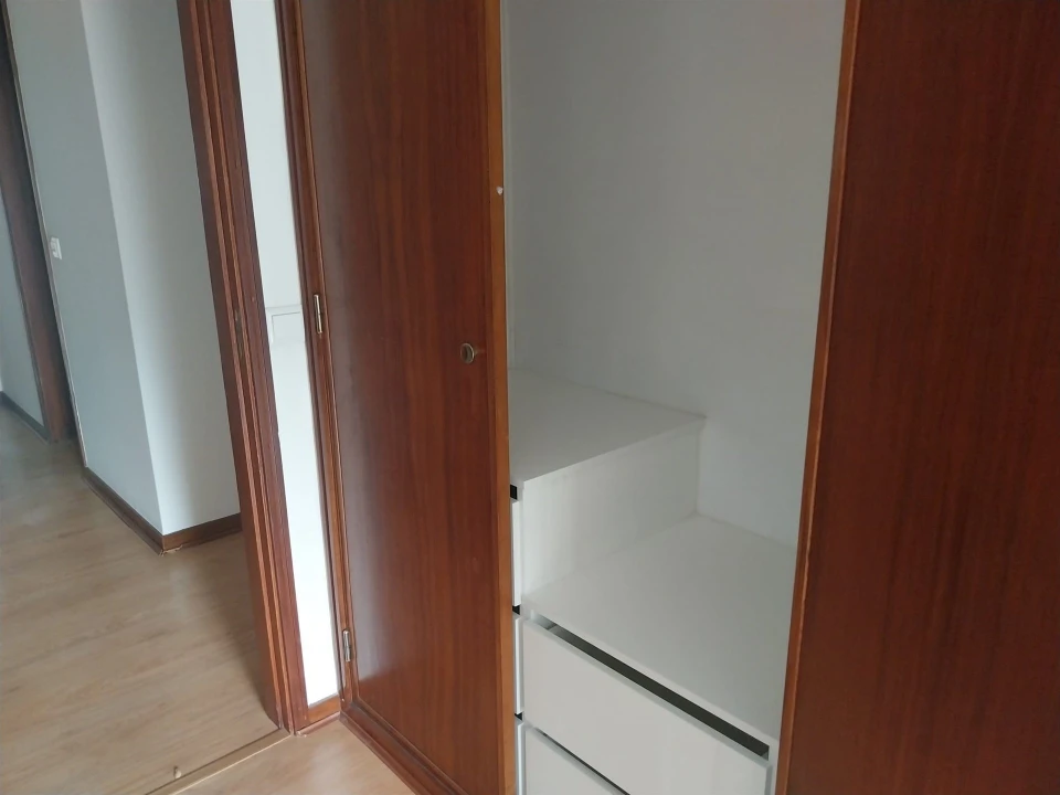 Apartamento T2 para Arrendamento em Santo Antonio dos Olivais Foto 10