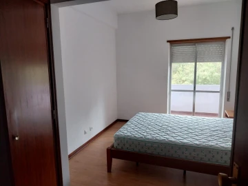 Apartamento T2 para Arrendamento em Santo Antonio dos Olivais