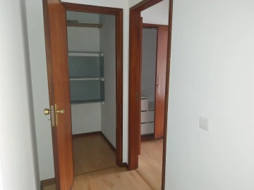 Apartamento T2 para Arrendamento em Santo Antonio dos Olivais