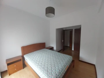 Apartamento T2 para Arrendamento em Santo Antonio dos Olivais