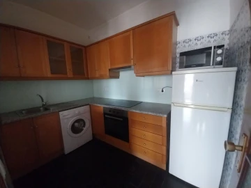 Apartamento T2 para Arrendamento em Santo Antonio dos Olivais