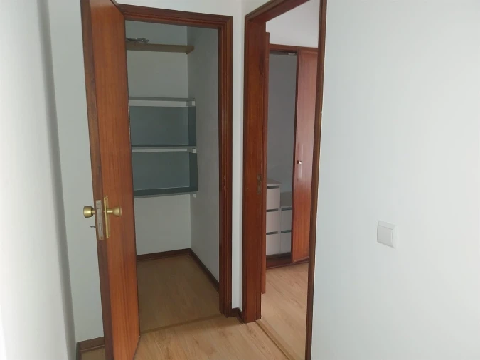 Apartamento T2 para Arrendamento em Santo Antonio dos Olivais Foto 6