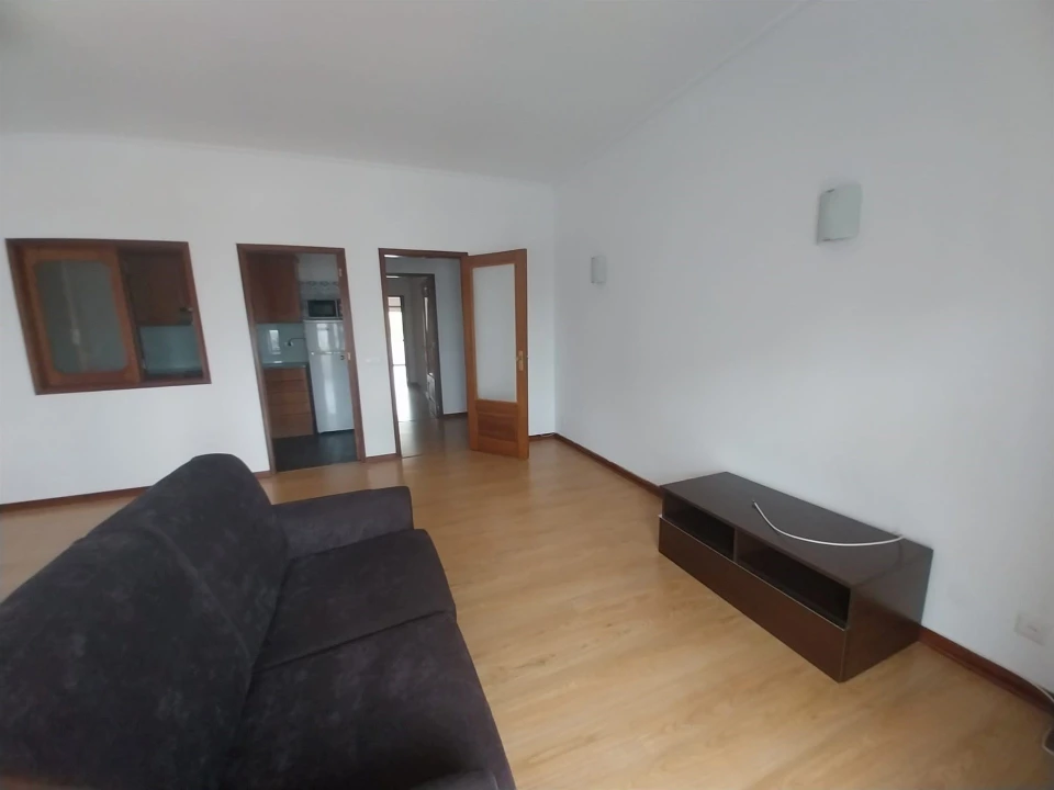 Apartamento T2 para Arrendamento em Santo Antonio dos Olivais Foto 3