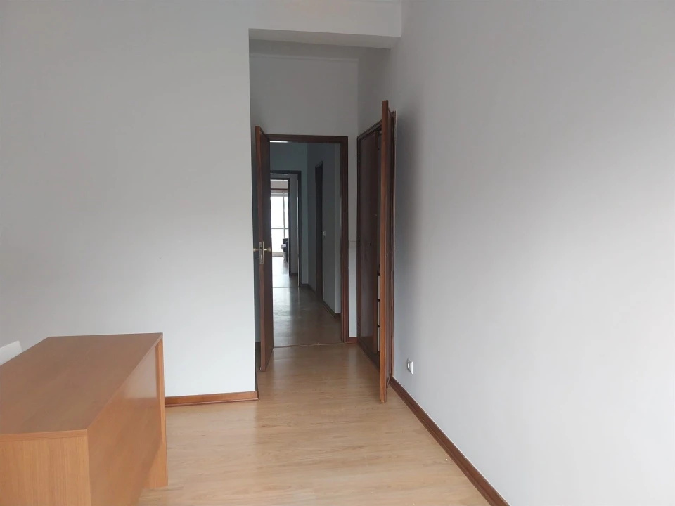 Apartamento T2 para Arrendamento em Santo Antonio dos Olivais Foto 7
