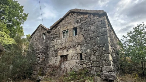 Moradia T2 para Venda em Castro Laboreiro e Lamas de Mouro