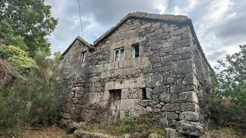 Moradia T2 para Venda em Castro Laboreiro e Lamas de Mouro