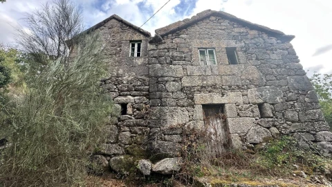 Moradia T2 para Venda em Castro Laboreiro e Lamas de Mouro